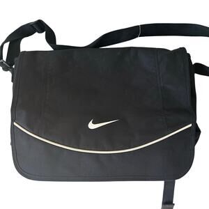 Vintage Nike center swoosh messanger bag 2005 Y2K Laptop crossbody pockets